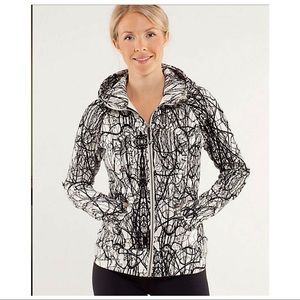 LULULEMON Athletica—Scuba Hoodie in Glacie…